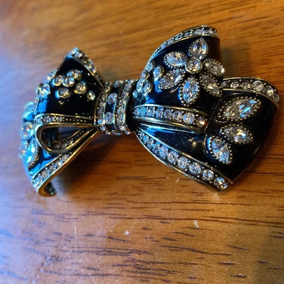Heidi Daus, “Belle Beau” Enamel and Crystal Bow Brooch - Picture 3 of 7